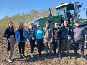 Детальніше про статтю Виробнича екскурсія до МХП ” Урожайна країна”