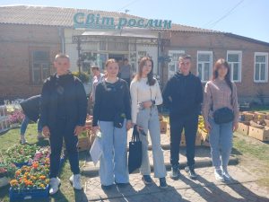 Детальніше про статтю Дослідницький проєкт на тему “Удобрення кімнатних рослин та квітників”
