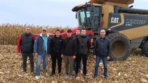 Детальніше про статтю Майстер-клас з визначення біологічної врожайності кукурудзи для студентів агрономічного відділення Роменського фахового коледжу