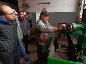 Детальніше про статтю Практична підготовка агроінженерів: студенти групи 41м відпрацьовують ремонт техніки у майстернях закладу