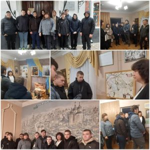 Детальніше про статтю Пізнавальна екскурсія до краєзнавчого музею: студенти 21-М відкрили нові сторінки історії Івана Мазепи