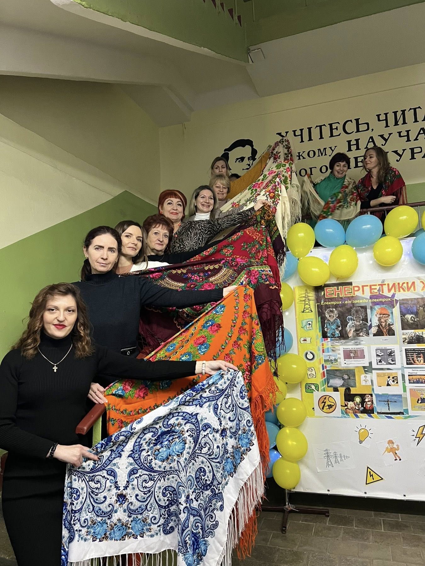 Ви зараз переглядаєте У коледжі відзначили День української хустки: краса, традиції та національна спадщина