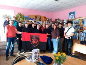 Детальніше про статтю «У пам’яті — історія, у серці — вдячність, у майбутньому — Україна!» Зустріч студентів із Захисником України